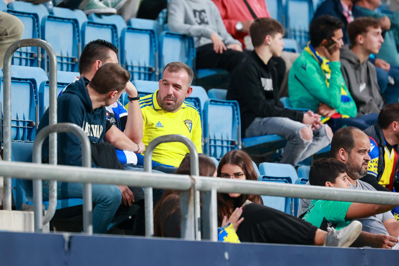 Búscate entre las imágenes del partido de fútbol entre Cádiz CF y Deportivo