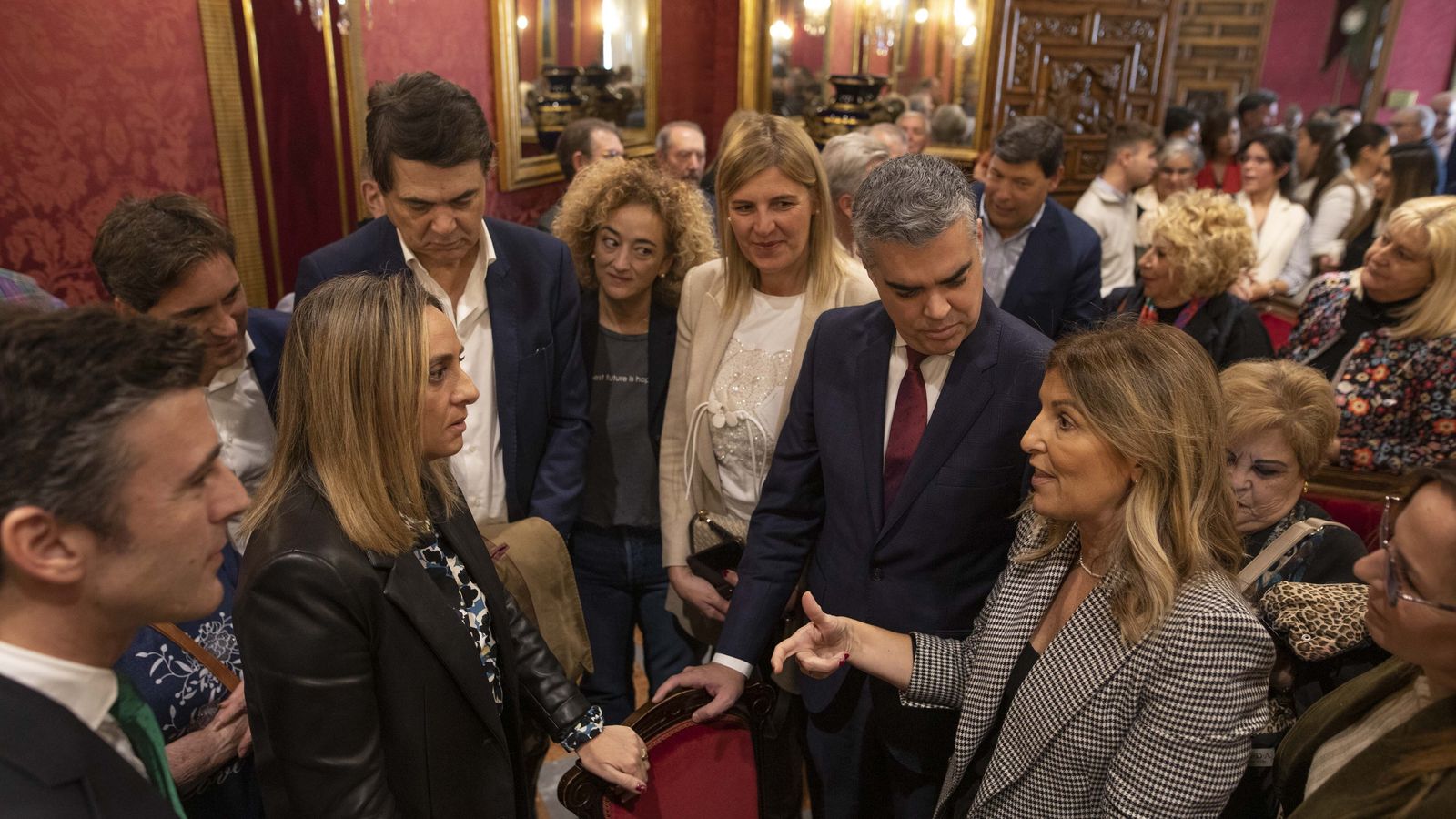 Carazo, con senadores y diputados del PP.