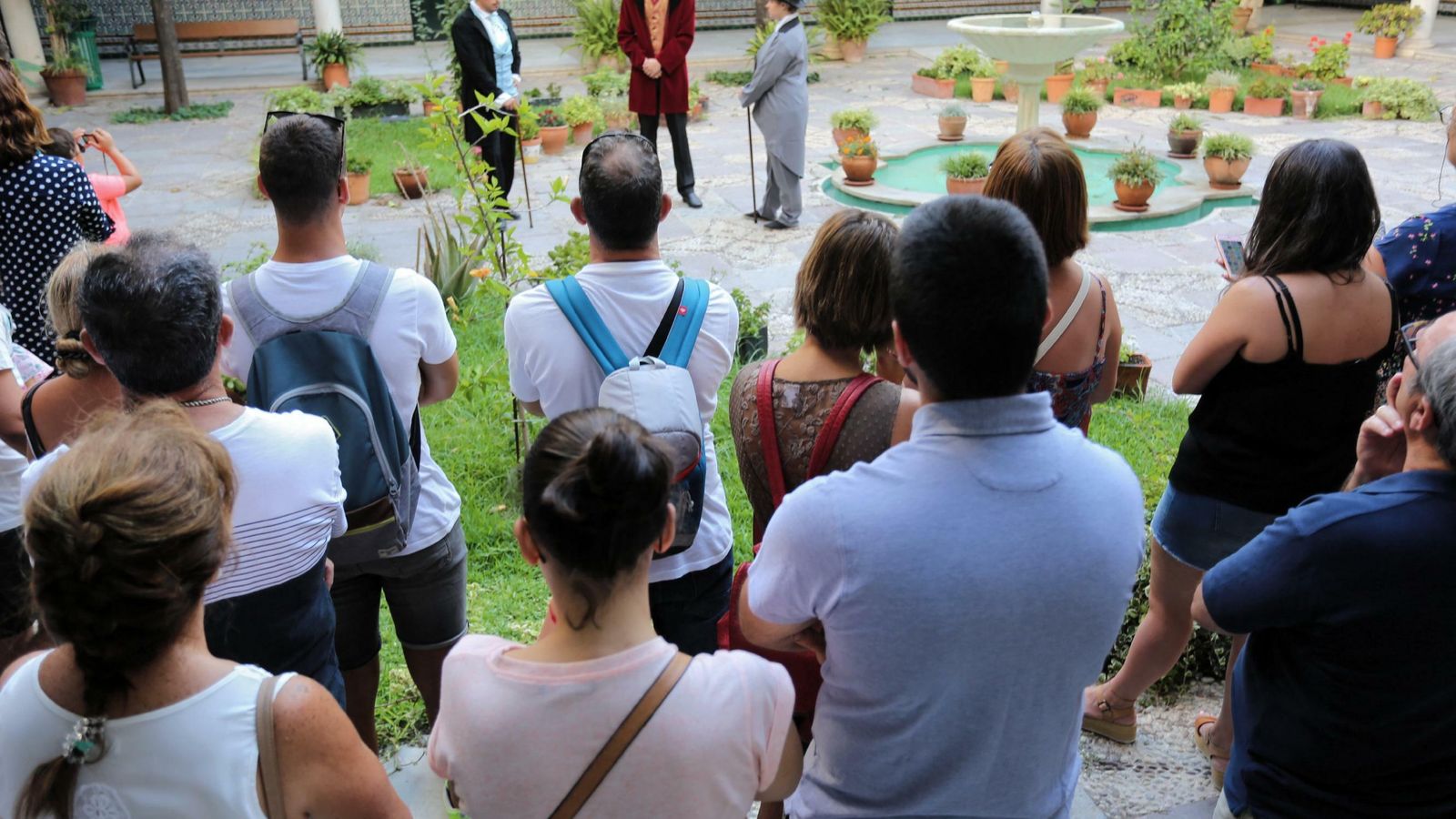 Una de las actividades culturales celebrada en verano en el patio del instituto Santo Domingo.