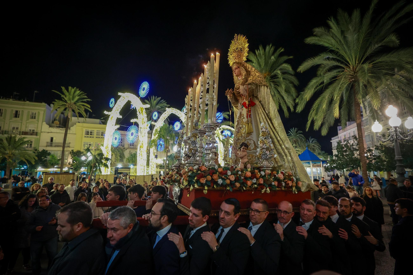 La Esperanza de Cigarreras, en el traslado ayer a la iglesia de San Juan de Dios.