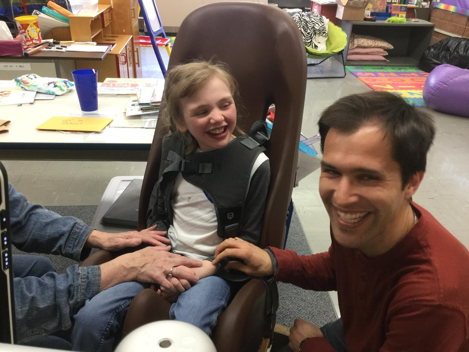 Andrés Cosano, junto a Kate Kauffman.