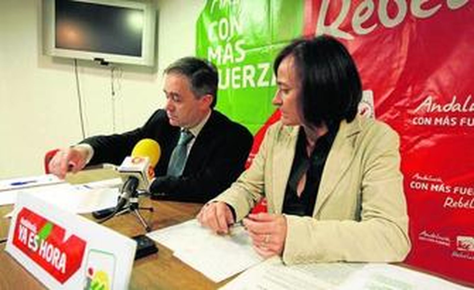 Rafael Salazar y Rosalía Martín en su comparecencia para explicar los Presupuestos de 2013.