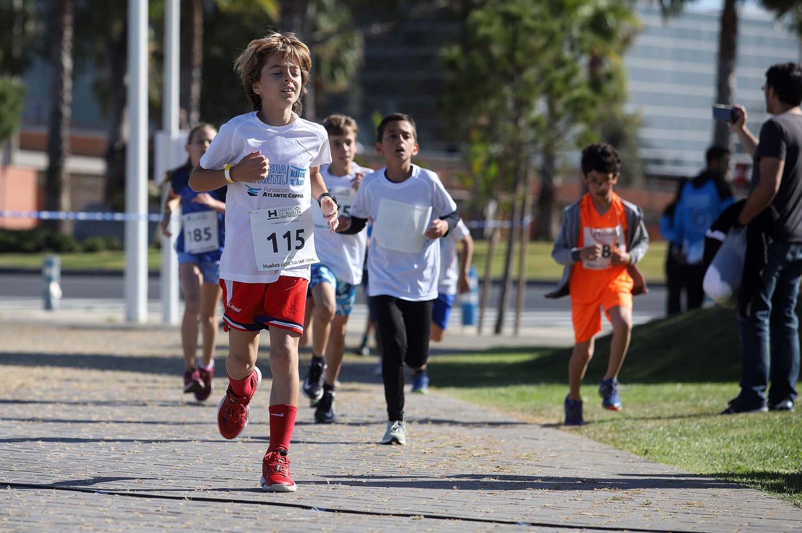 Imágenes de la carrera infantil previa a la "10K Puerta del Descubrimiento"