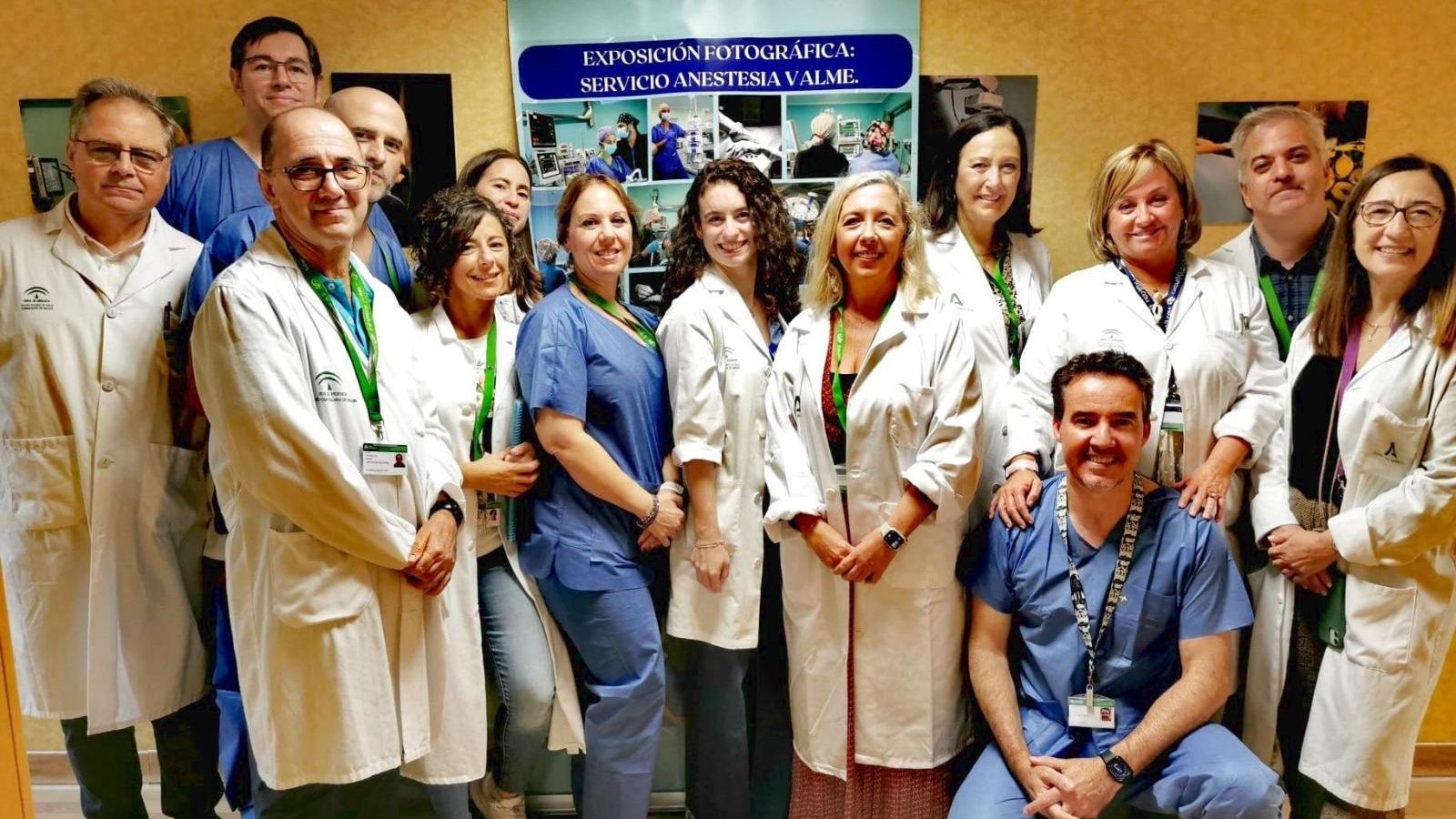 Un momento del acto de inauguración de la exposición en el Hospital de Valme.