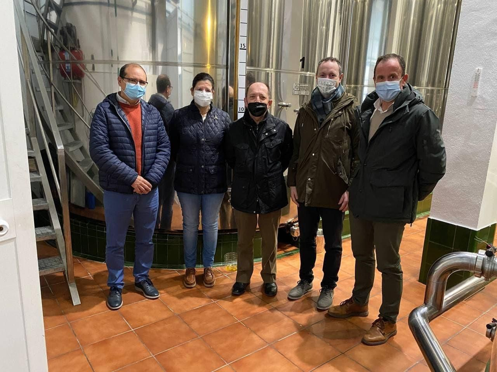 Visita a la cooperativa olivarera Nuestra Señora de la Consolación de Doña Mencía.