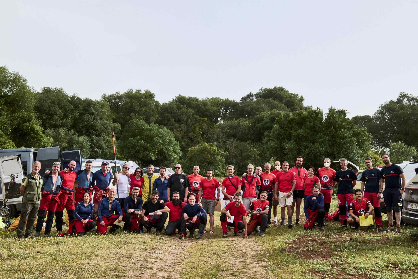Así descienden dos personas ciegas por una cavidad de 100 metros de profundidad