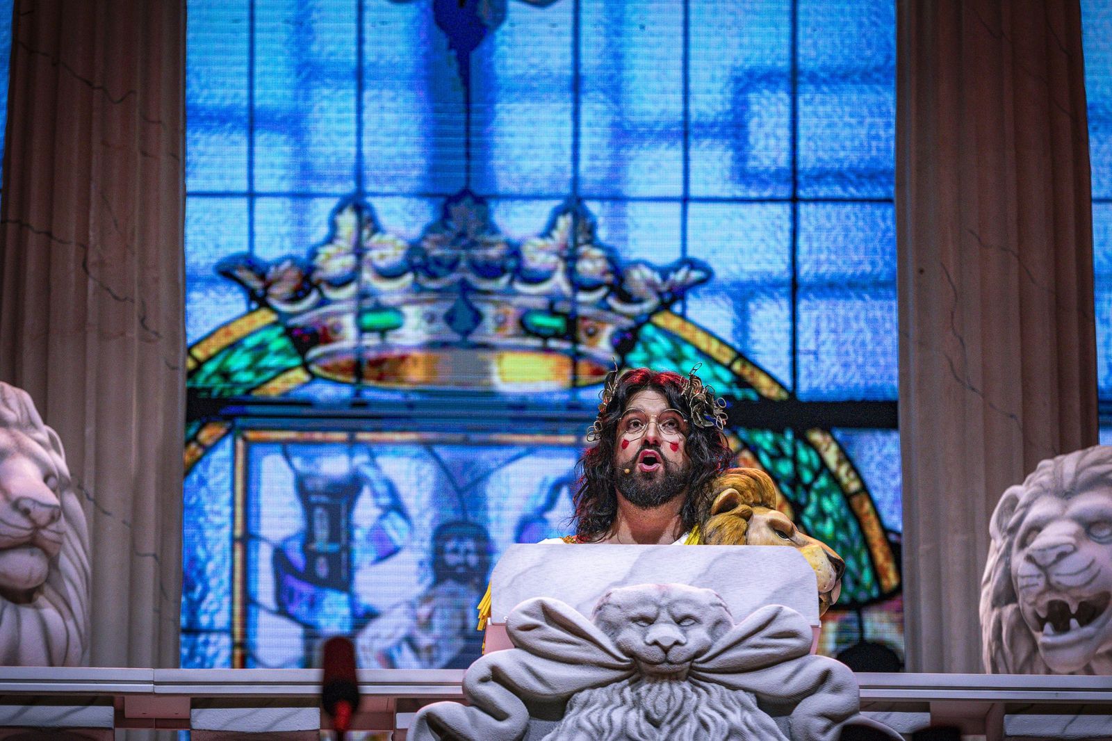 Las imágenes del pregón y la boda de Manu Sánchez en el Carnaval de Cádiz 2026