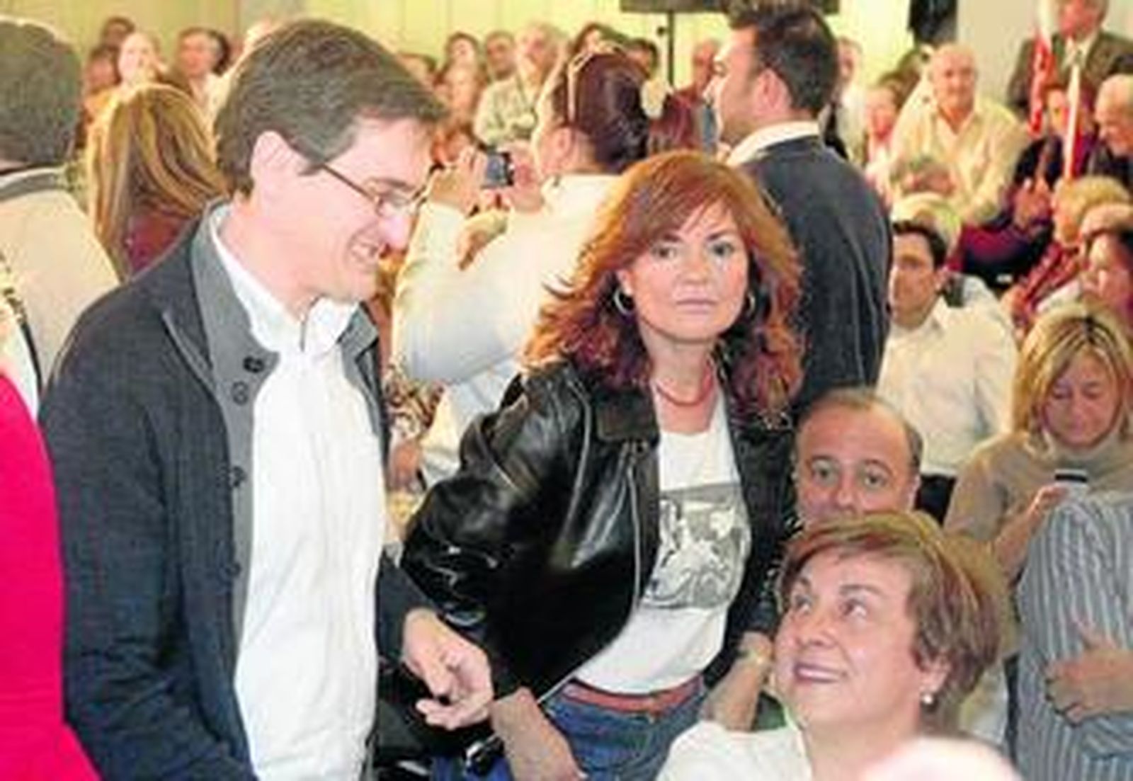 Sanchez Teruel junto a Carmen Calvo y Cándida Martínez en el acto de Chacón en Olula del río.