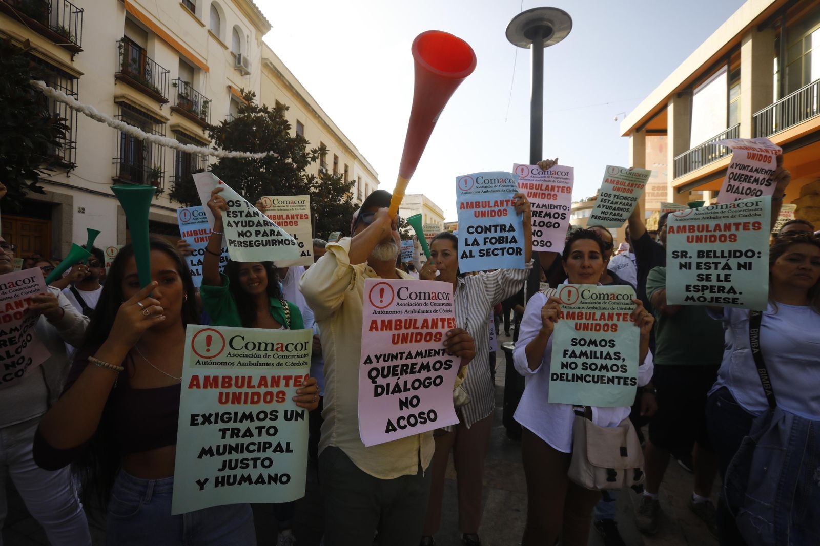 La protesta de los comerciantes ambulantes en Córdoba, en imágenes