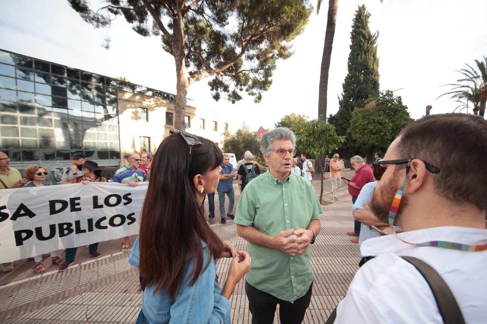 Decenas de personas acompañan a Juan Clavero en su juicio en Jerez clavero03.jpg
