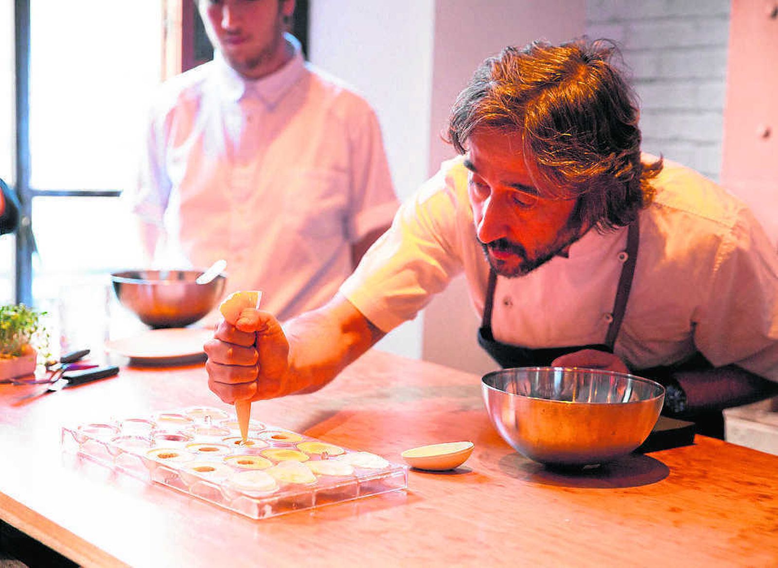 El chef Diego Guerrero ha dado un giro a la tradicional receta de los 'scotch eggs'.