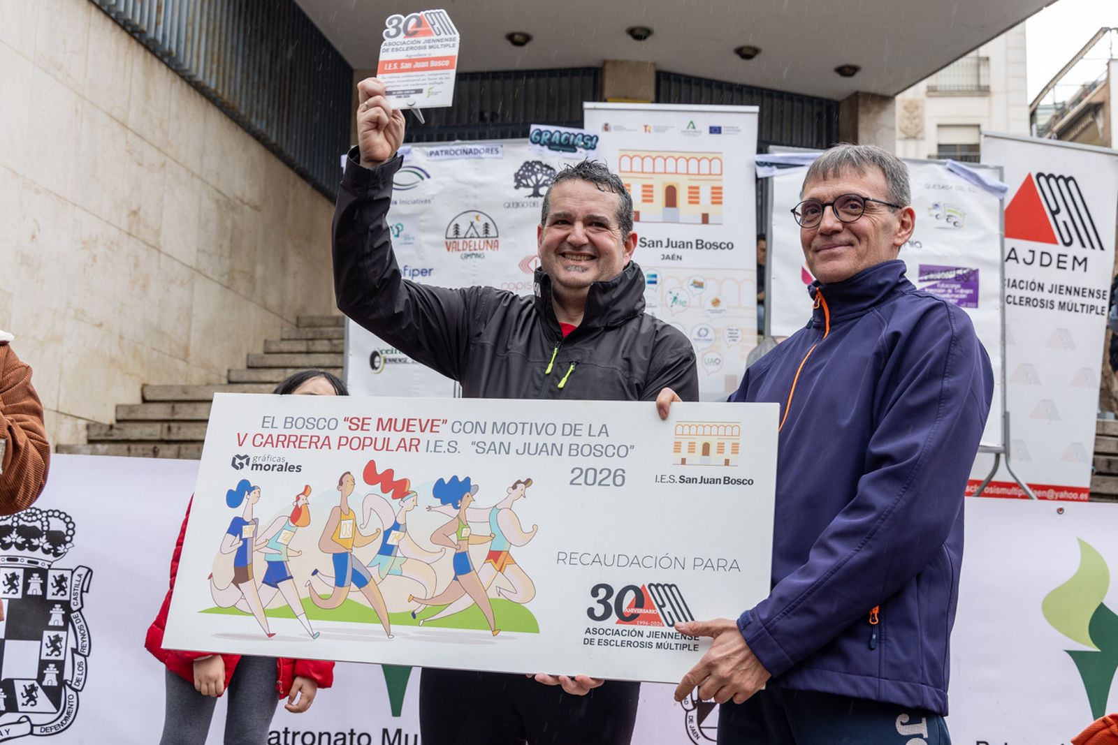 En imágenes: la lluvia no frena a más de un millar de corredores en la V Carrera Popular del IES San Juan Bosco (2)