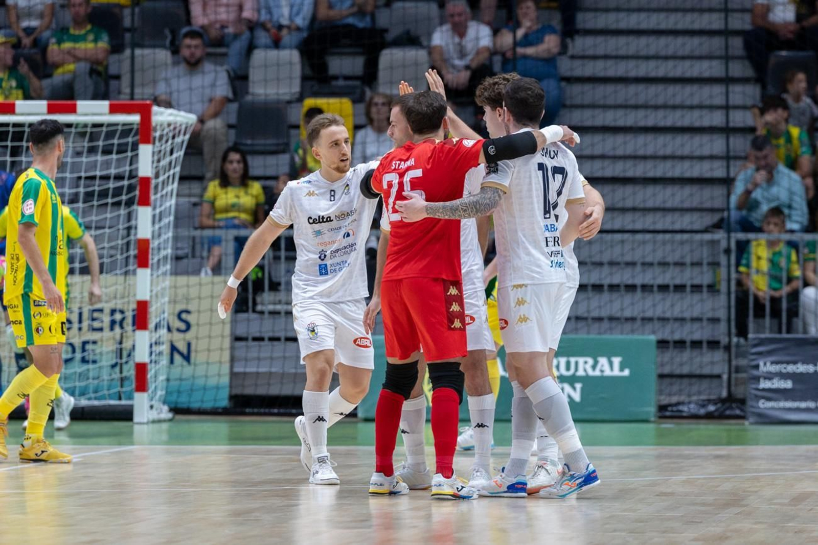 Las mejores imágenes de la amplia victoria del Jaén Paraíso Interior FS sobre O Parrulo Ferrol