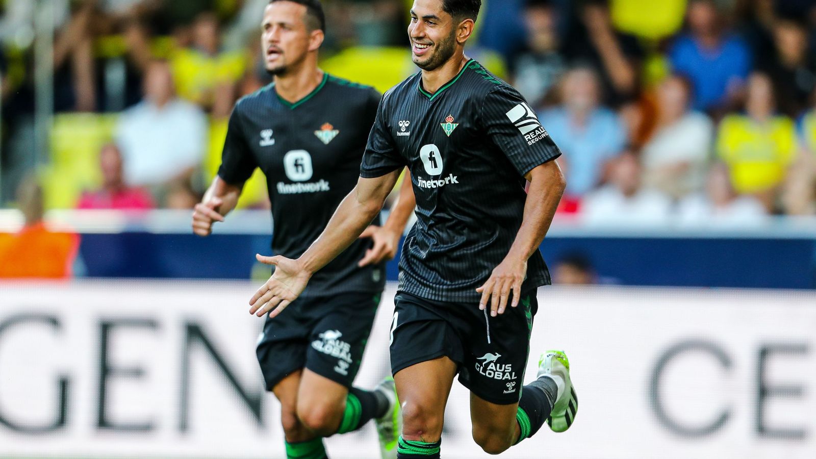 Ayoze celebra su gol en La Cerámica.