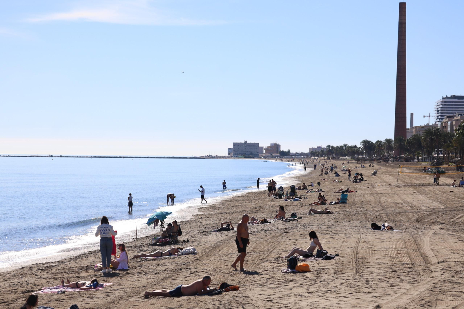 Enero y... día de playa en Málaga: la subida de las temperaturas deja estas imágenes Enero y... día de playa en Málaga: la subida de las temperaturas deja estas imágenes