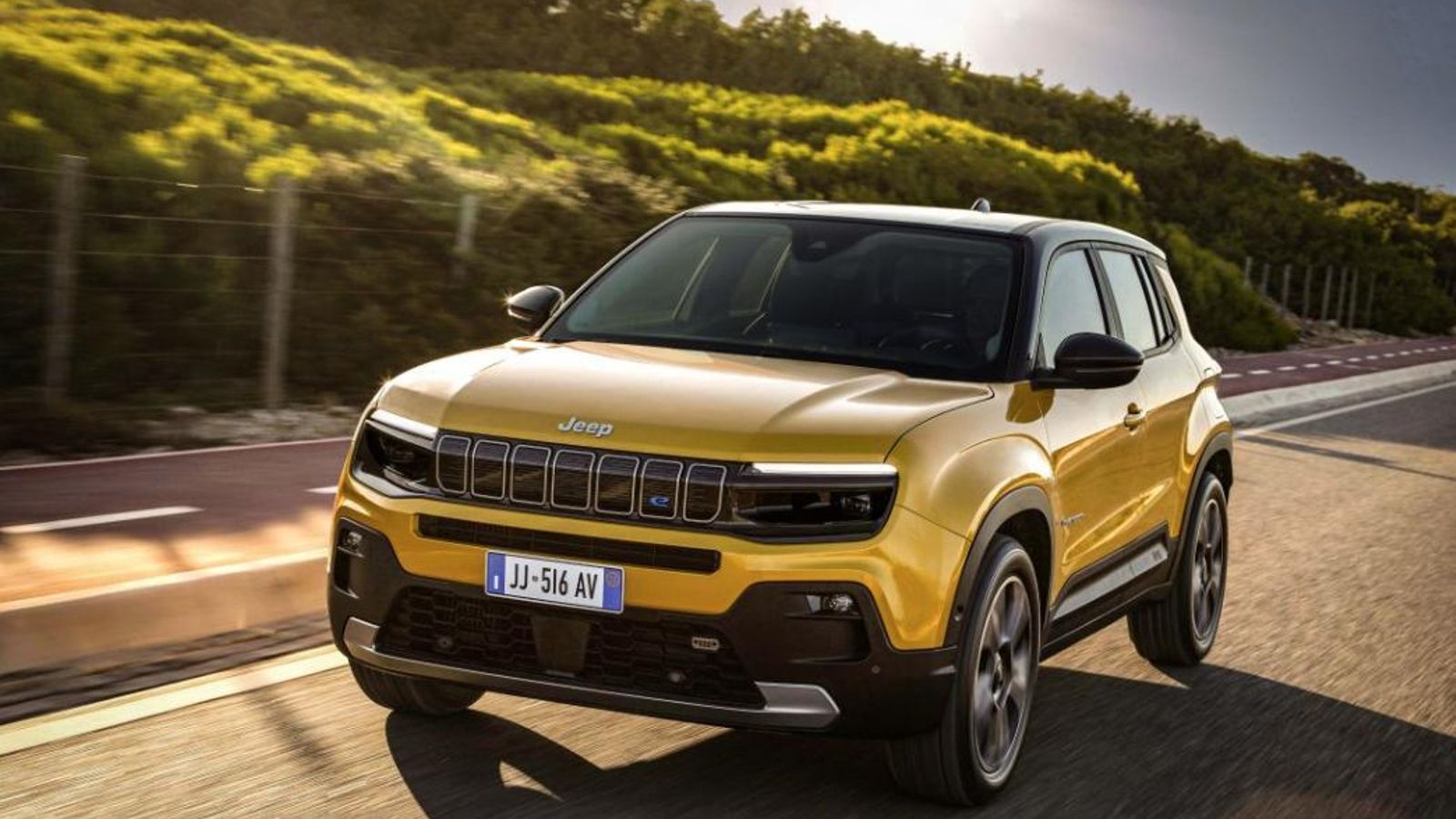 A igual nivel de acabado, el precio del Avenger eléctrico es de 15.300 o 16.000 euros mayor que el eléctrico, aunque esta diferencia puede rebajarse con las ayudas del Moves.