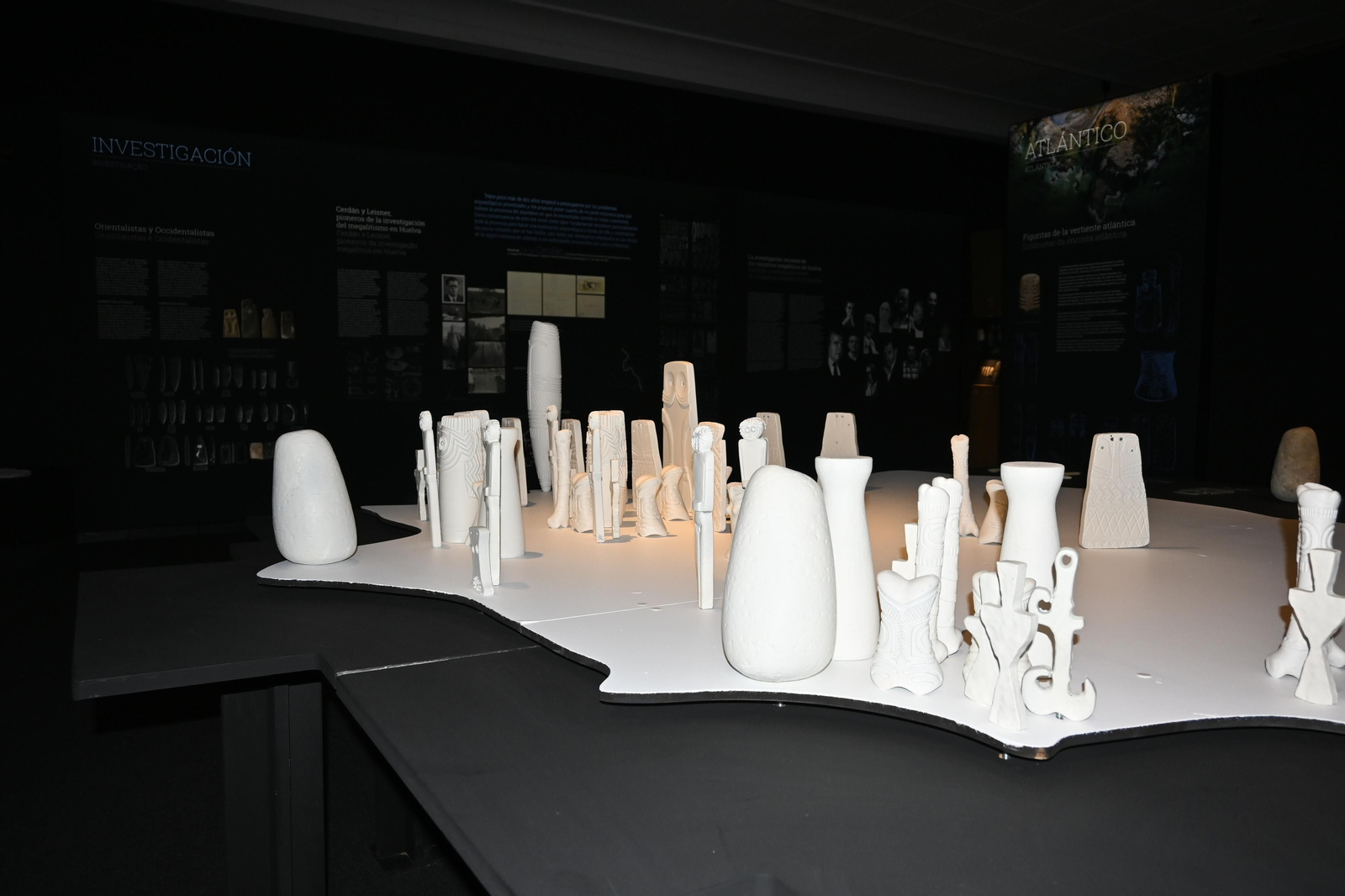 Presentación de la Exposición 'Ídolos. Miradas Milenarias' en el Museo de Huelva, en Imágenes