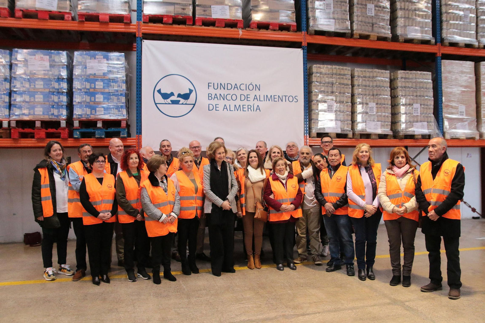 La Reina Sofía visita el Banco de Alimentos de Almería