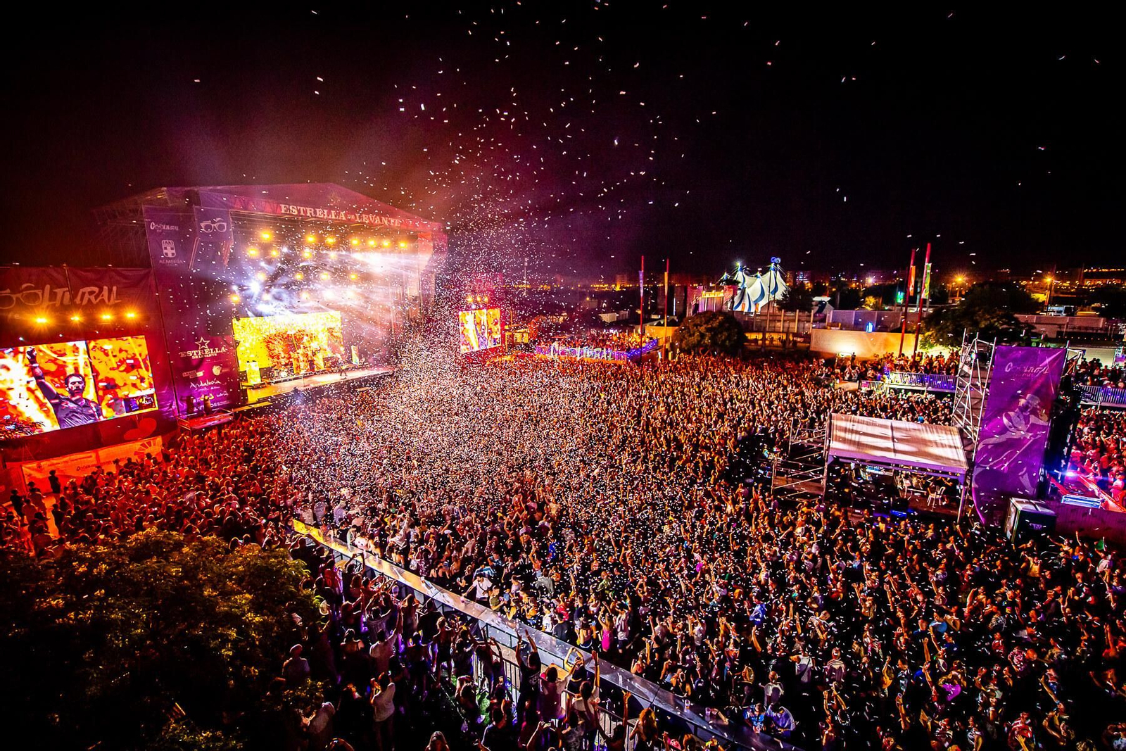 Imagen espectacular del recinto de conciertos durante la actuación de Viva Suecia.