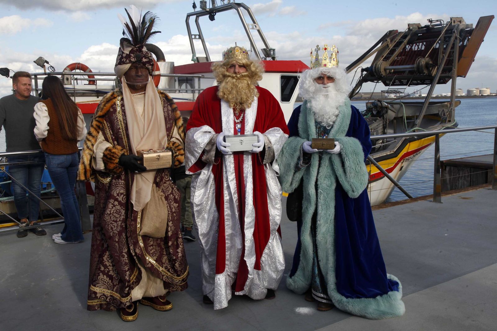 Imágenes de las cabalgatas de Reyes en Cartaya, Isla Cristina, Ayamonte y Punta Umbría