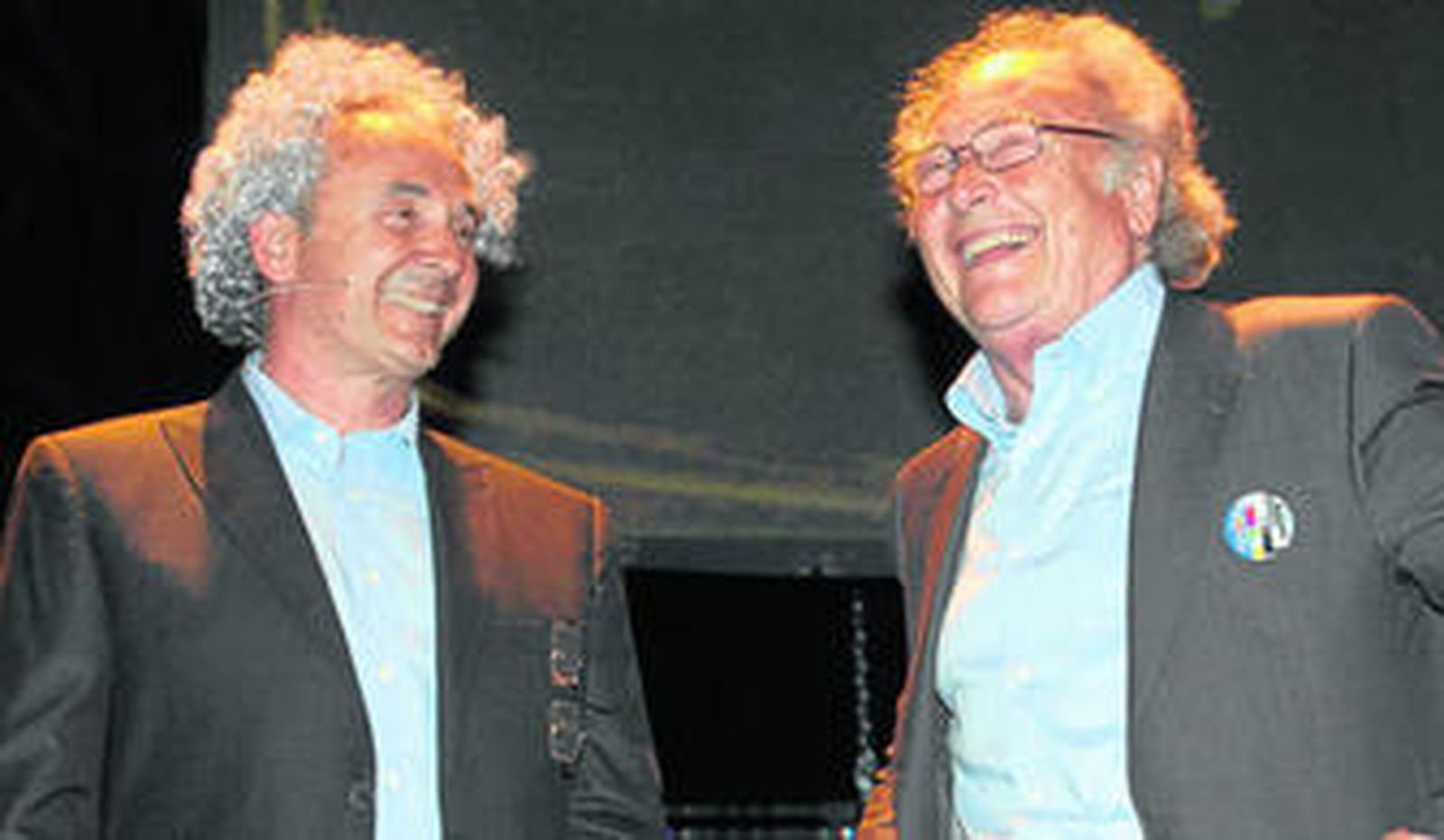 Xavier Deltell junto a su personaje más conseguido en las parodias, el divulgador Eduard Punset.