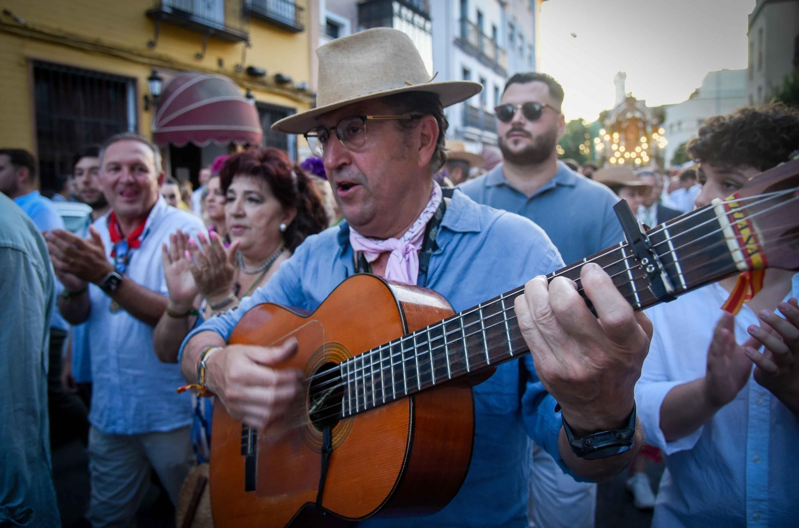 Llegada de la Hermandad del Rocío de Triana 2025 a Sevilla