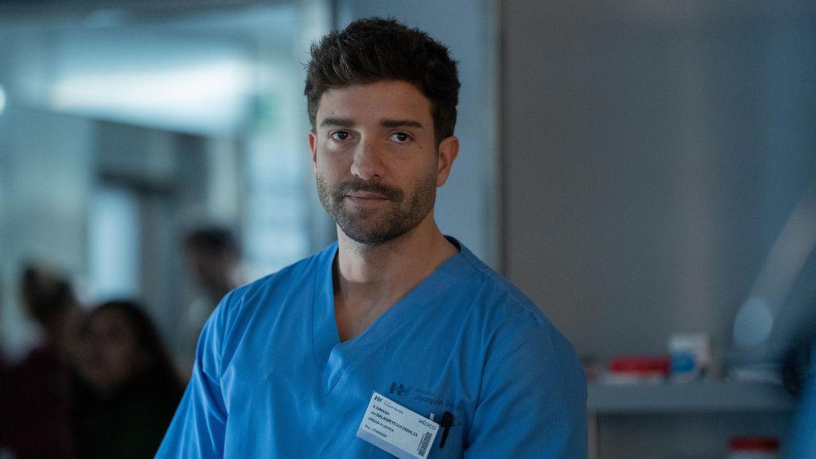 Pablo Alborán como el doctor al que da vida en 'Respira'