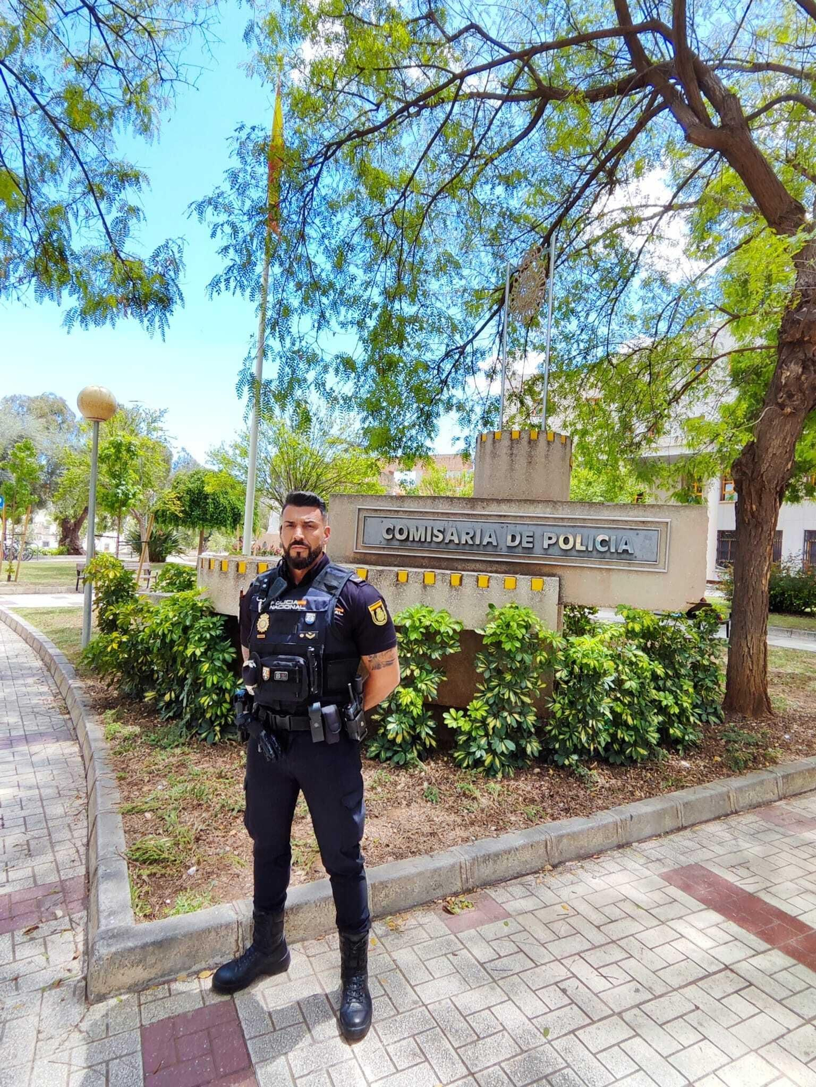 Daniel Ibáñez, a las puertas de la Comisaría Provincial de Málaga.