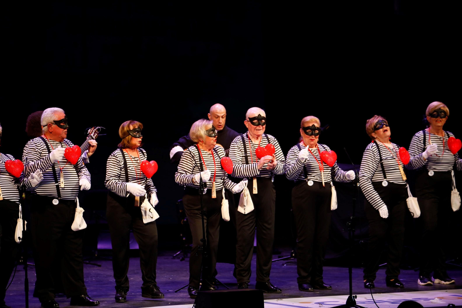 Los mayores de Córdoba celebran el Carnaval, en imágenes