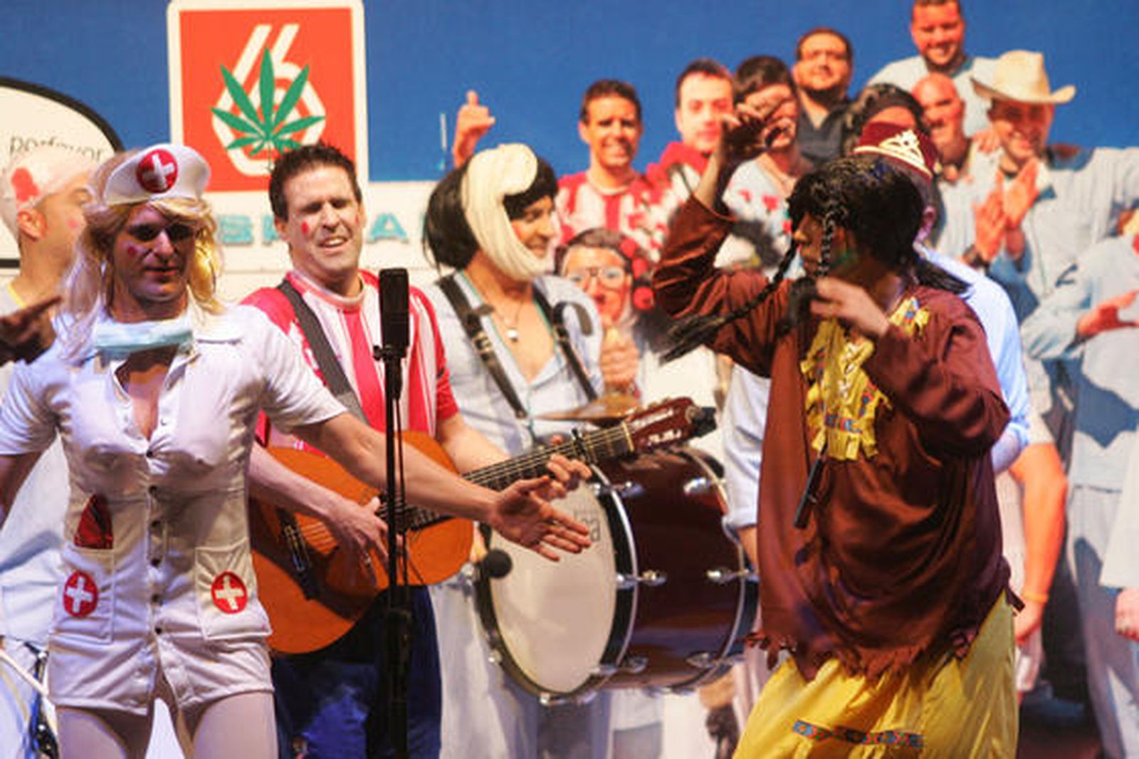 La agrupación 'Los de la sexta planta'./Fotos:J.M.Quiñones

Foto: J.M.Q.