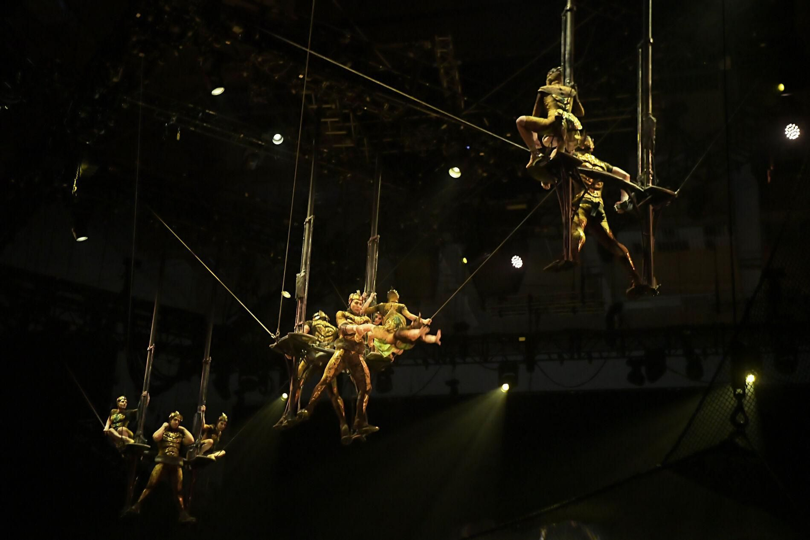 El Circo del Sol brilla en el Palacio de Deportes de Granada