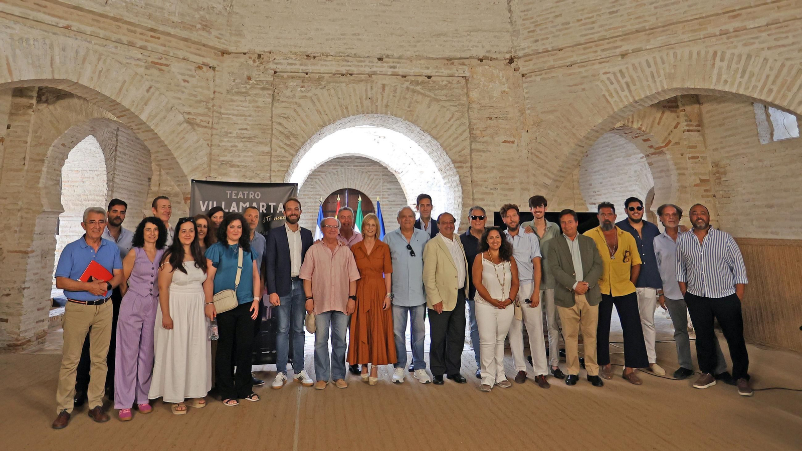 Foto de familia en la presentación de la nueva temporada del Teatro Villamarta.