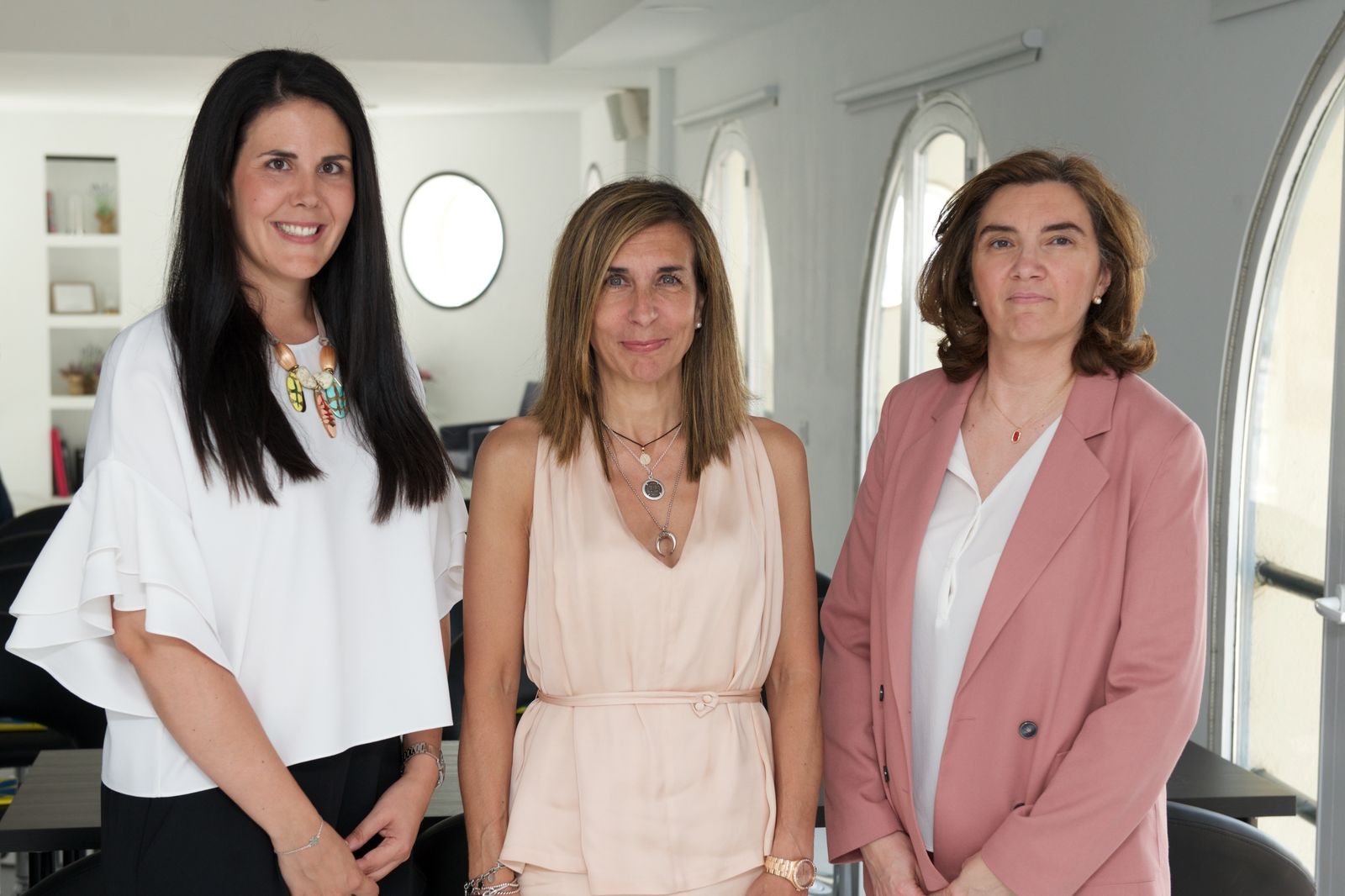 Cristina Soria, de AEFEM Henares; Isabel Sánchez,  de Merck; y Celia Oreja, del Clínico San Carlos de Madrid.
