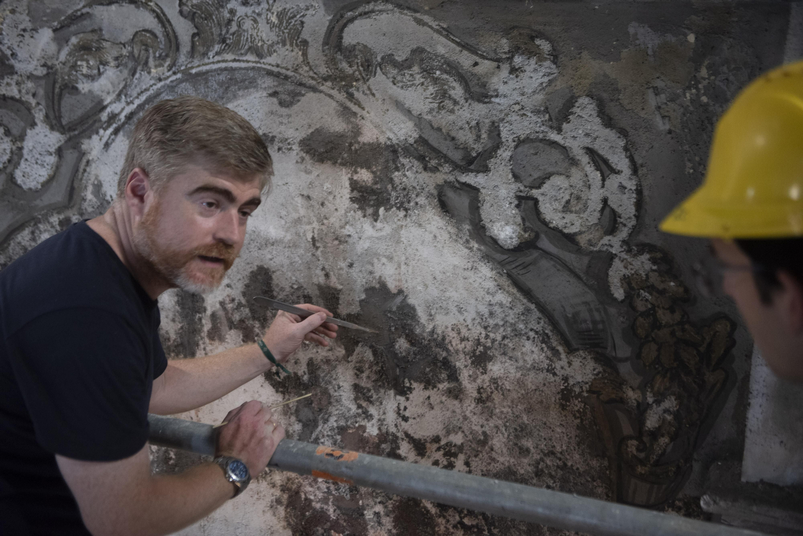 Todas las imágenes de la restauración de las pinturas en la Parroquia de la Magdalena