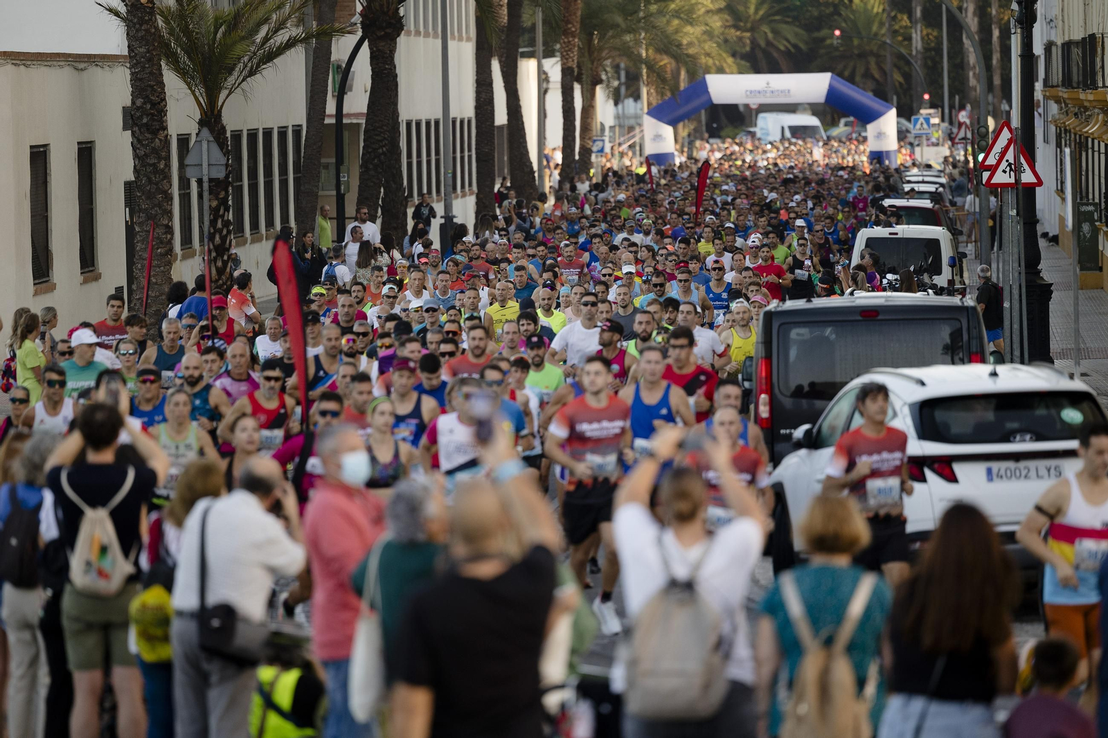 Búscate en las imágenes de la I media maratón Ciudad de Cádiz