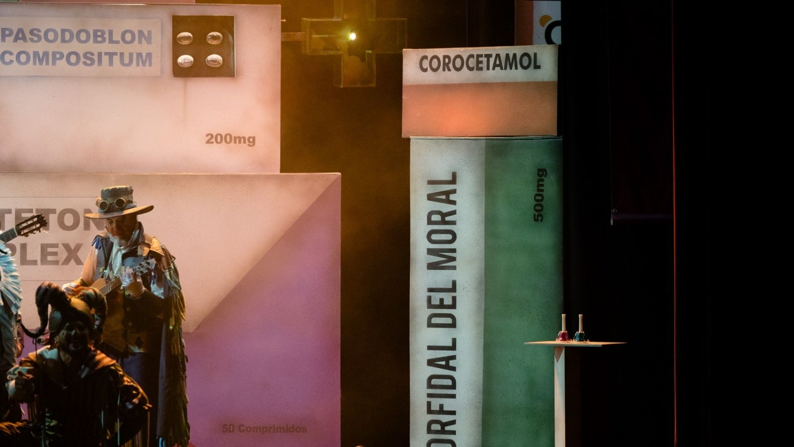 Detalles de las cajas de medicamentos, con nombres carnavaleros en el hospital de 'DSAS3'