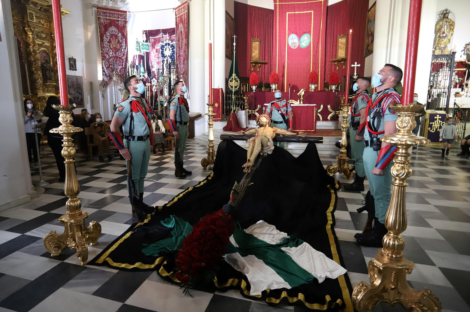 Las imágenes más destacadas del sábado de Pasión en Huelva