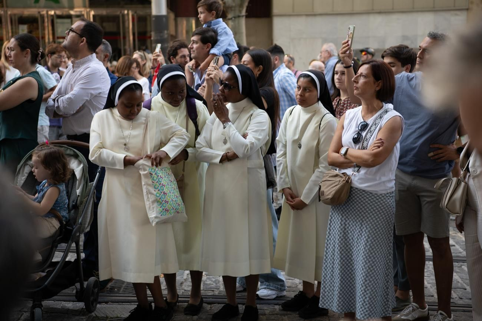 El pueblo de Jaén abraza con solemnidad a El Abuelo en la Magna, en imágenes