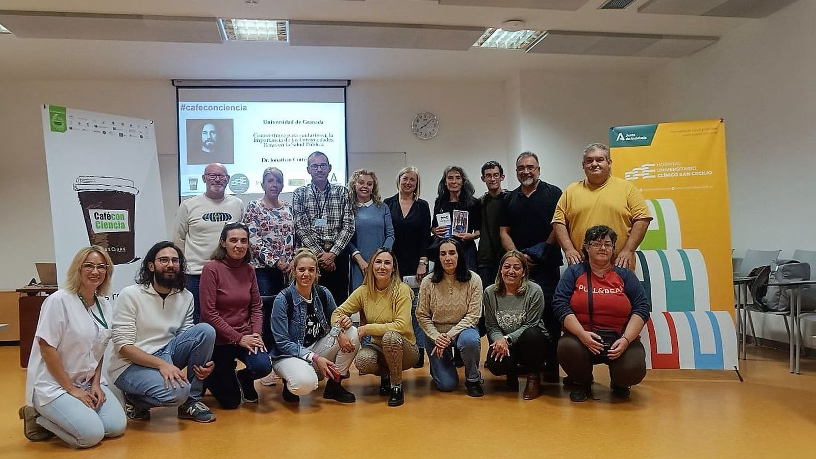 Café con ciencia sobre enfermedades minoritarias en el Hospital Clínico de Granada