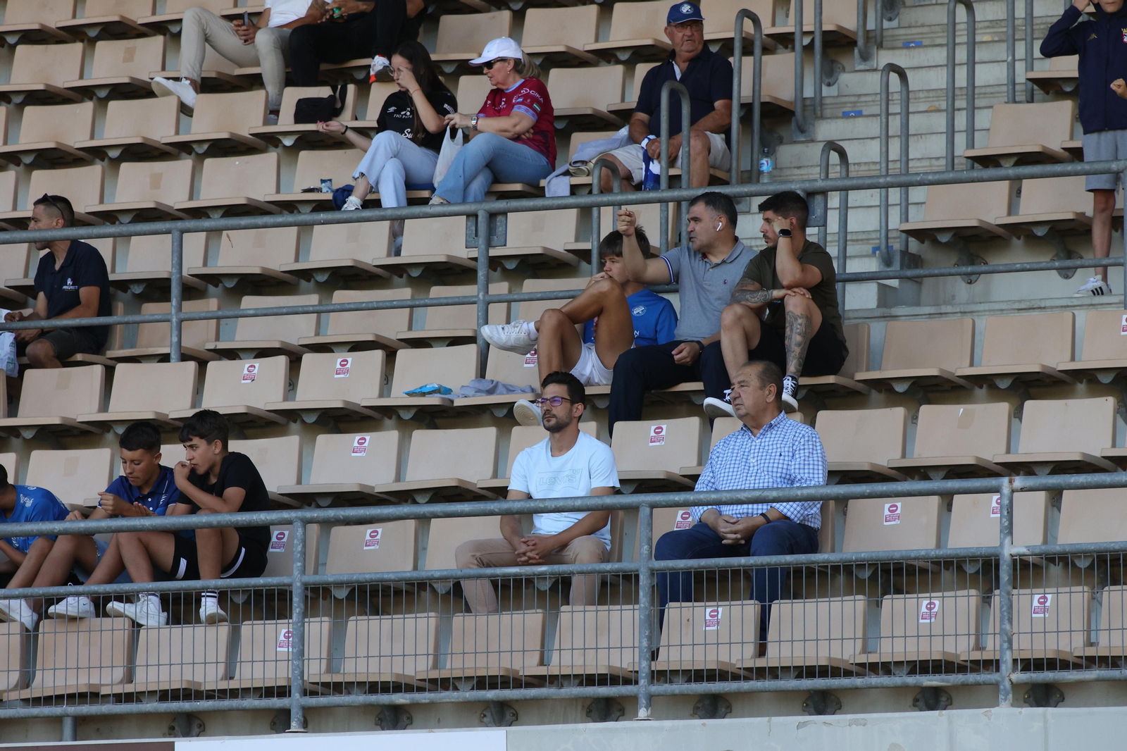 Búscate en el partido entre el Xerez DFC y Ceuta B en Chapín
