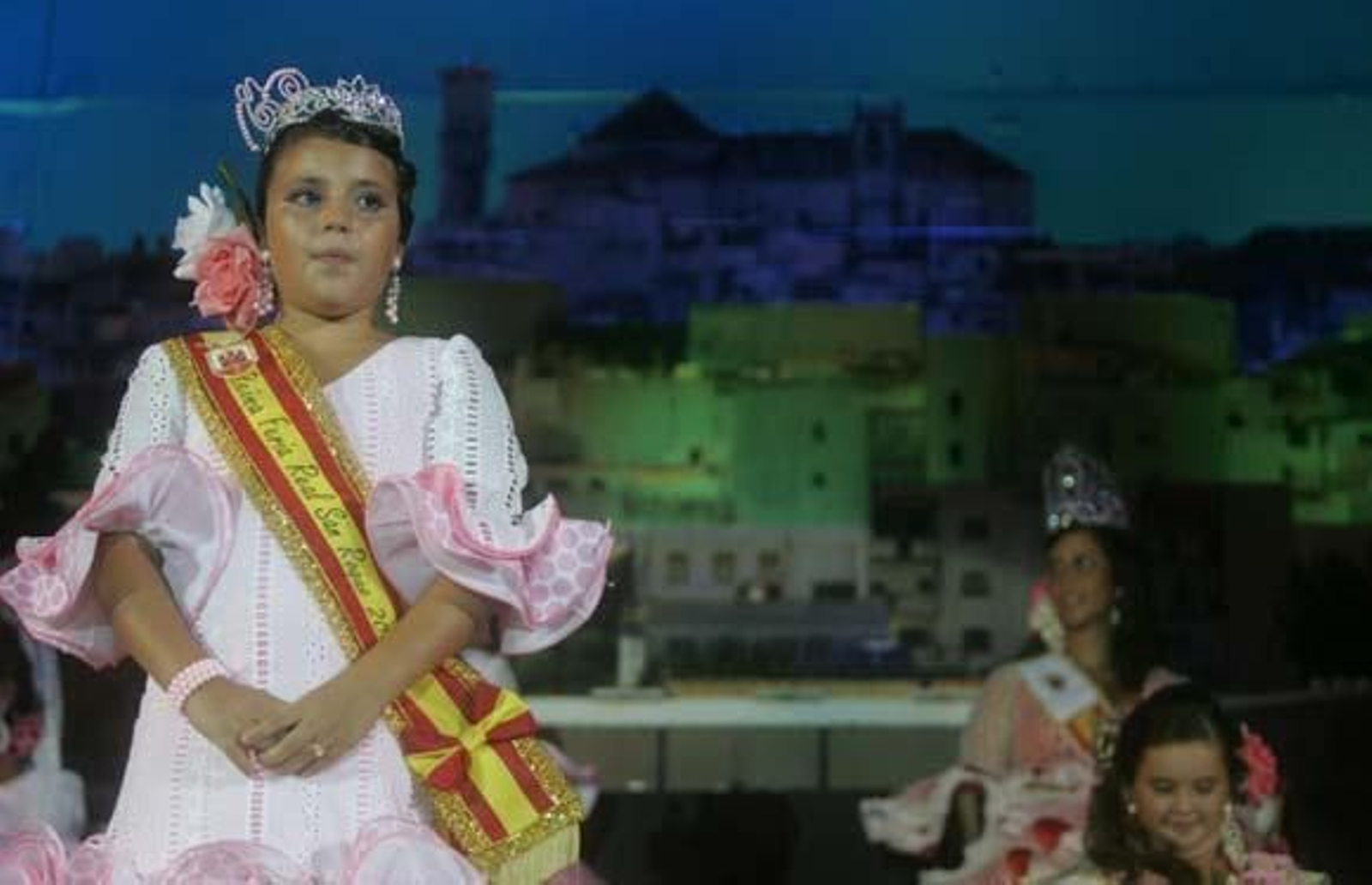 José Chamizo recuerda en el pregón su misión pastoral en San Roque y se procede a la coronación de la reina juvenil e infantil

Foto: J. M. Quinones
