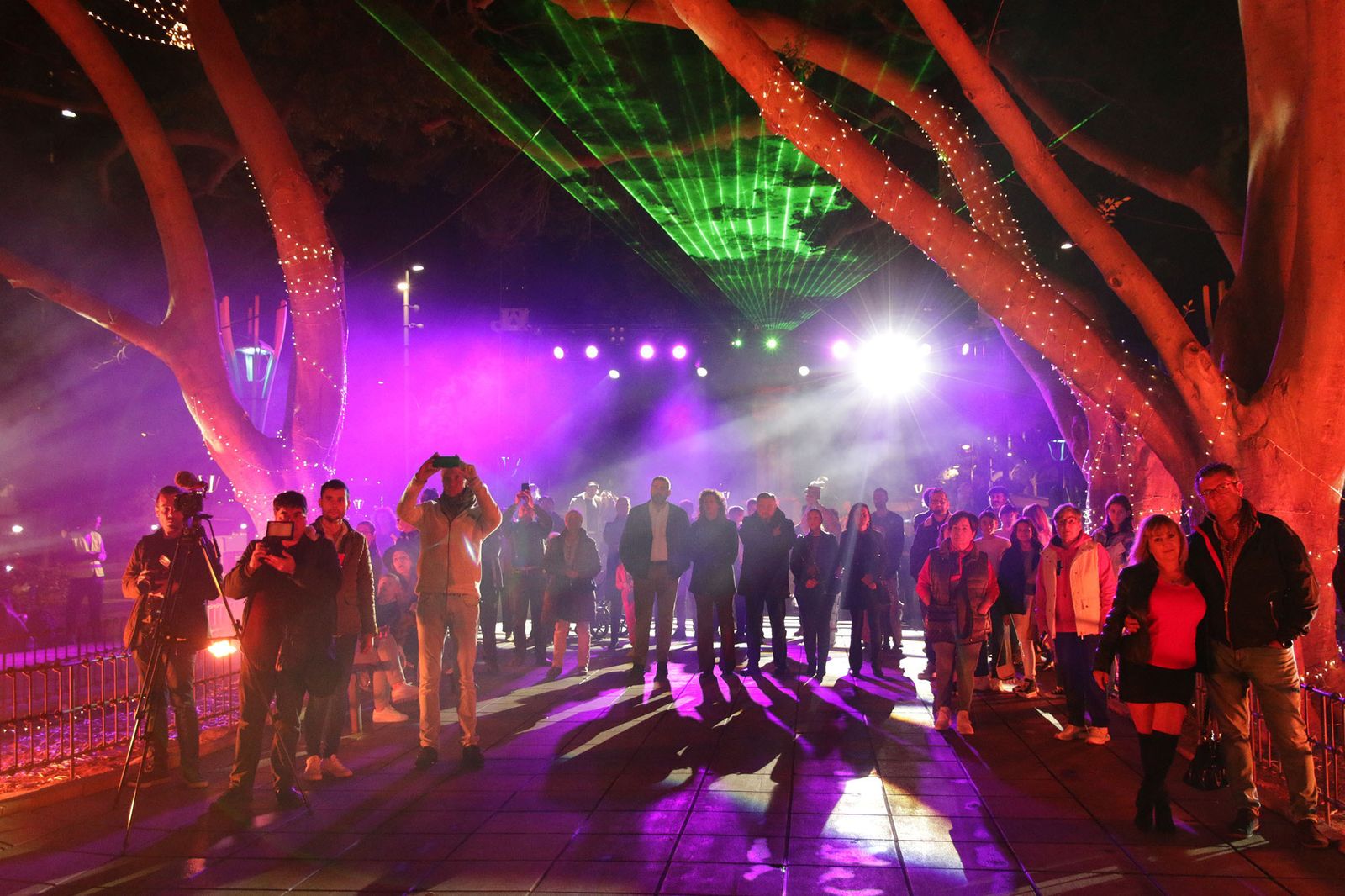 Así brilla el parque Nicolás Salmerón con el espectáculo 'Posidonia'