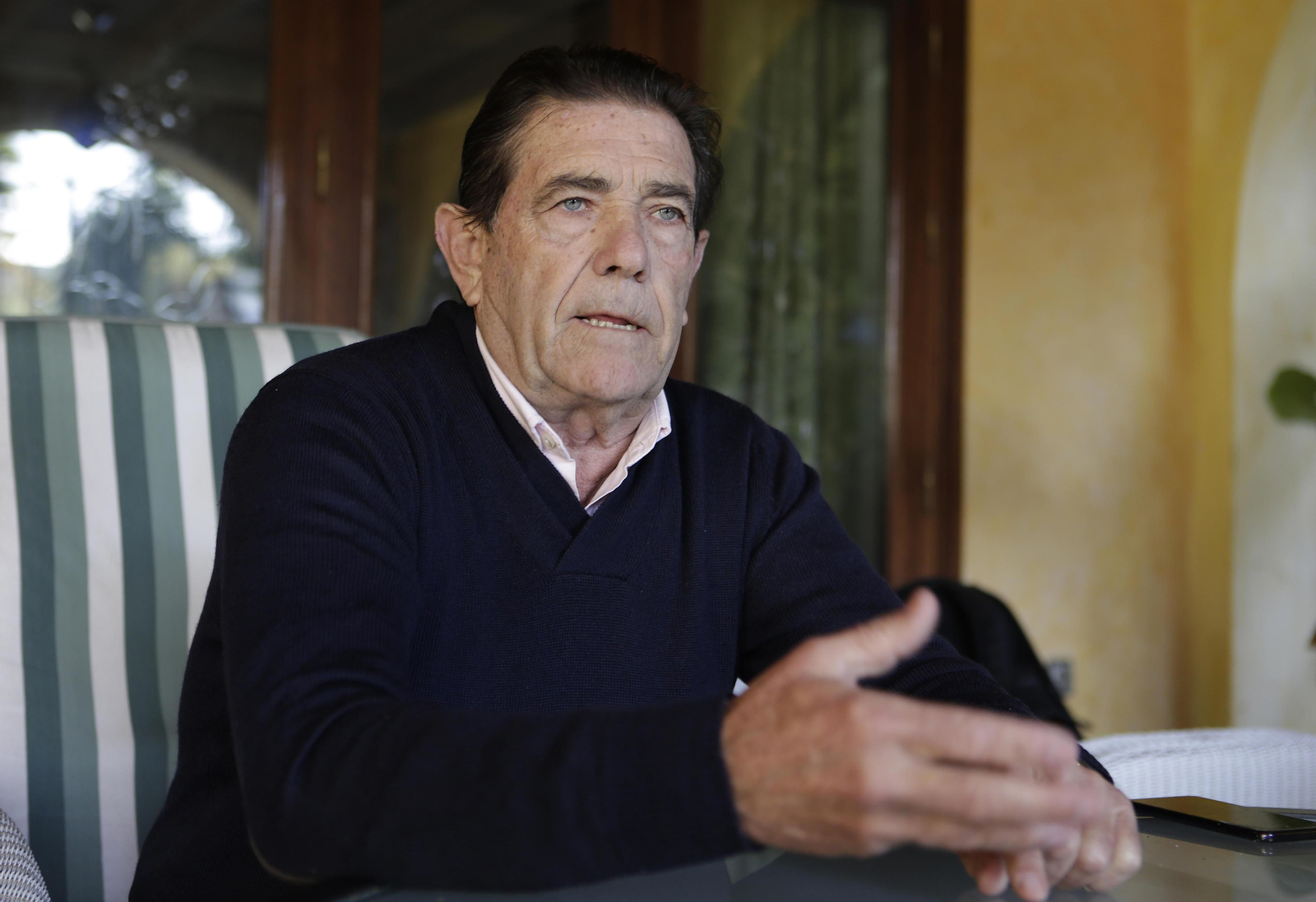 Juan Badía, durante un momento de la entrevista, en su casa de Gines. Juan Badía, durante un momento de la entrevista, en su casa de Gines.