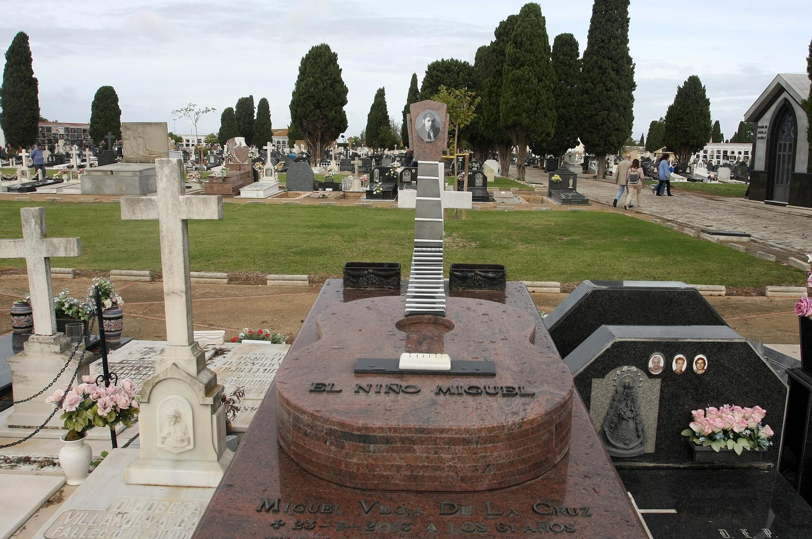 Imágenes del ambiente en el cementerio La Soledad, Huelva