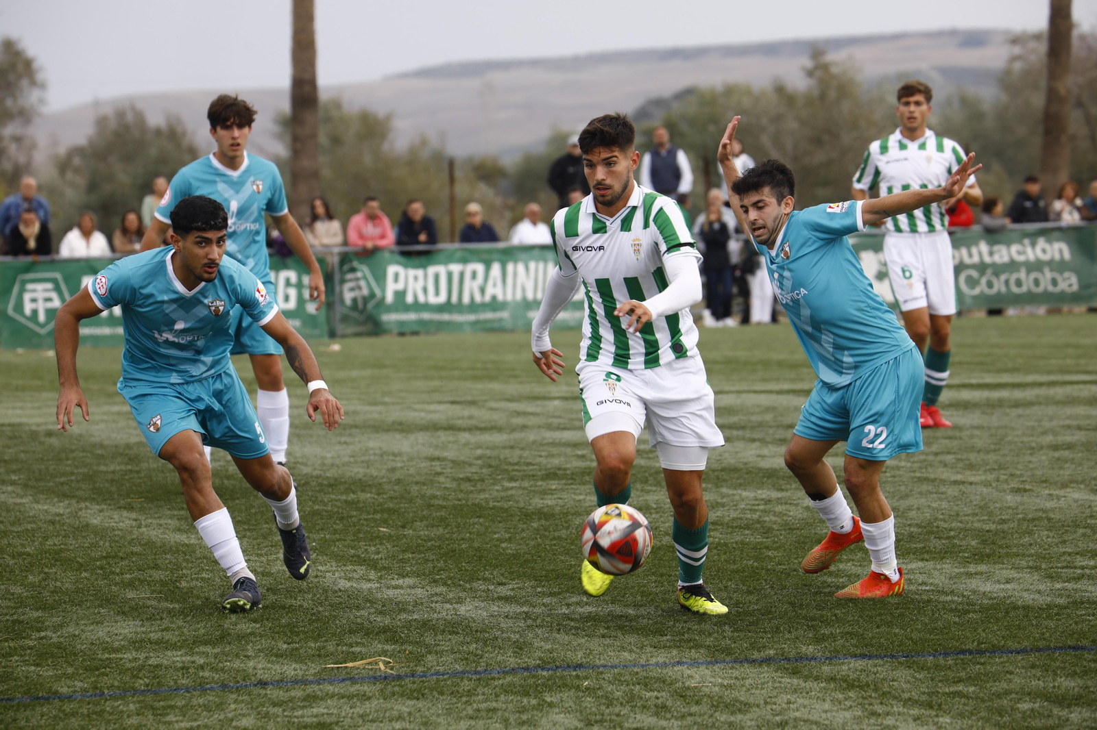 Las mejores fotos del derbi provincial entre el Córdoba B y el Pozoblanco