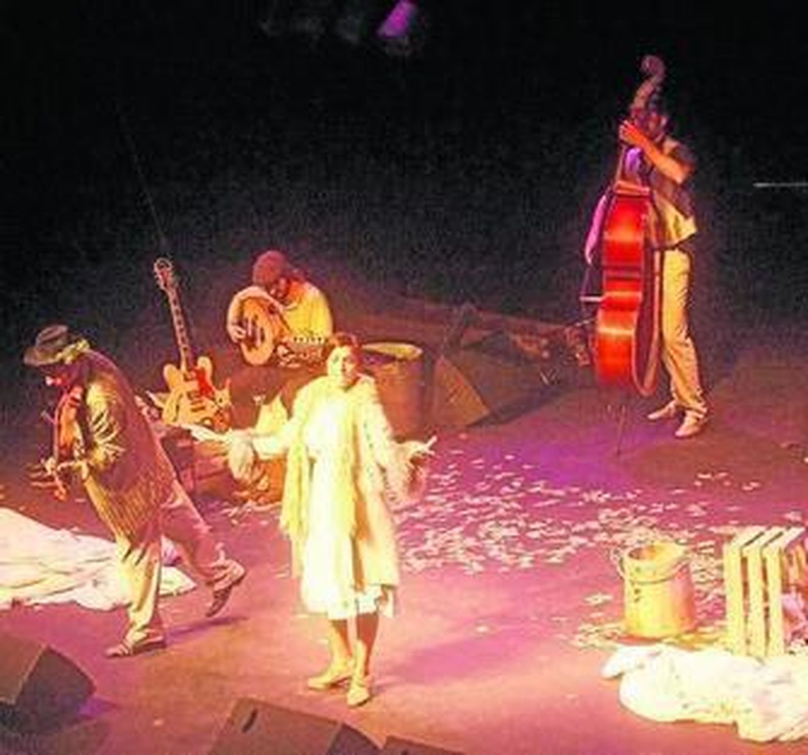 Los Moussakis durante la actuación ayer en el Teatro Auditorio.