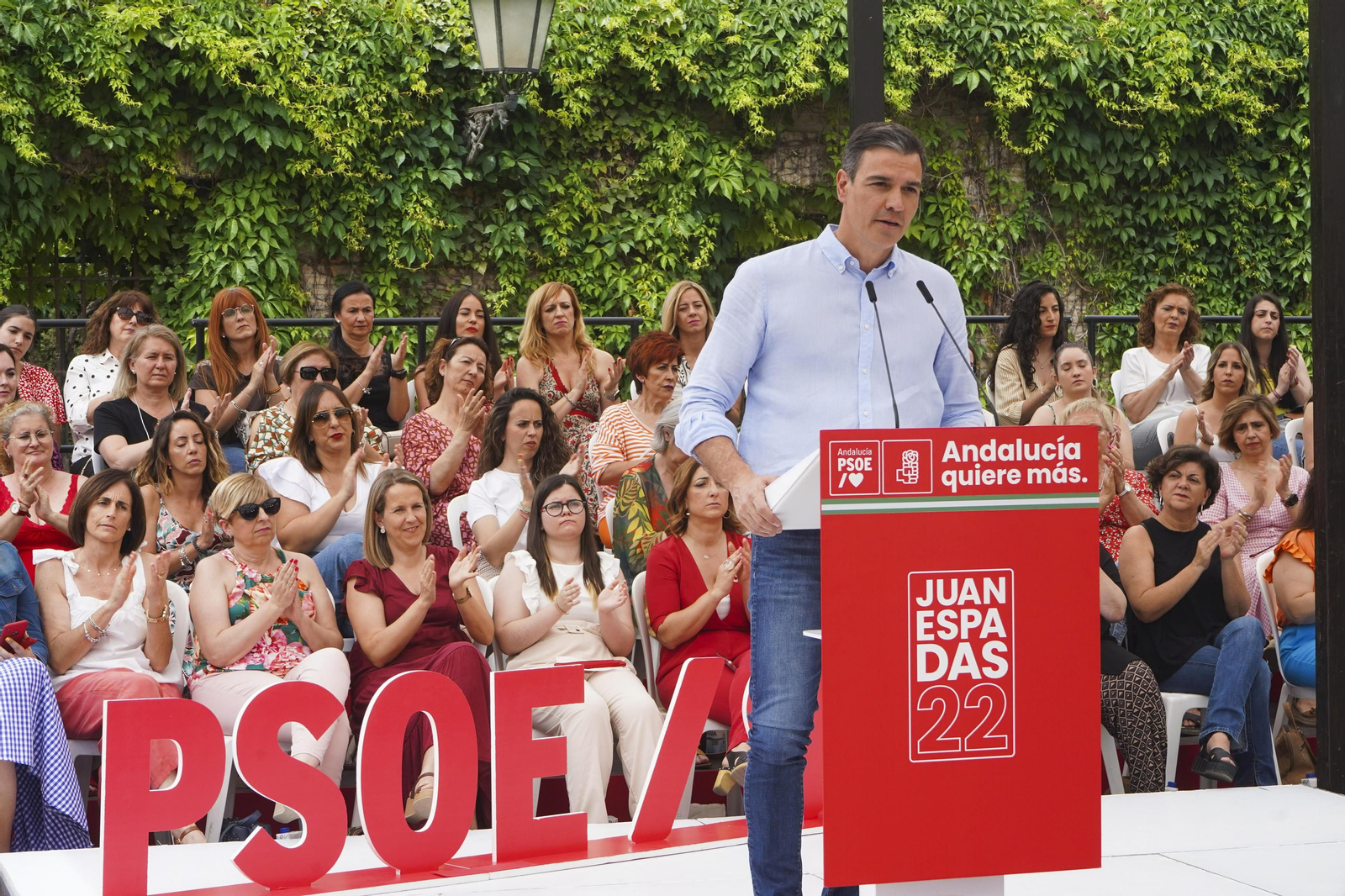 Pedro Sánchez, este domingo, en el acto de precampaña andaluza en Granada.