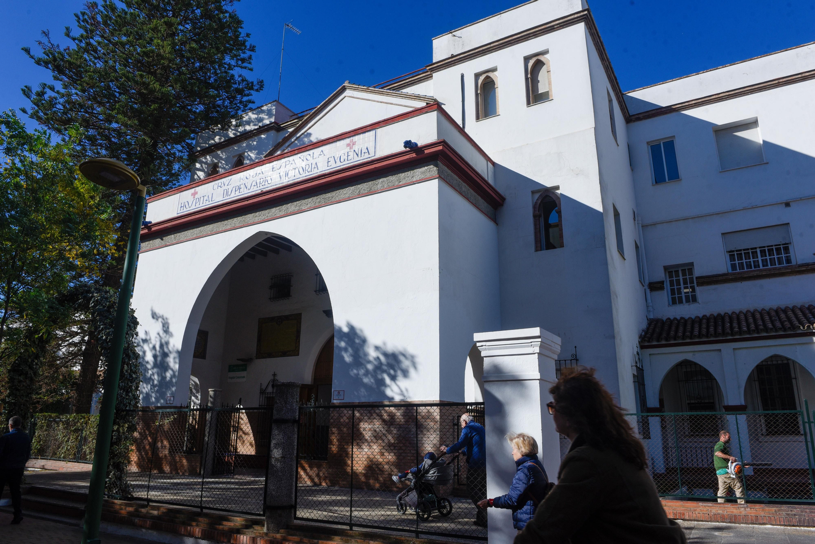 Reportaje sobre los 100 años que ha cumplido el Hospital de Cruz Roja
