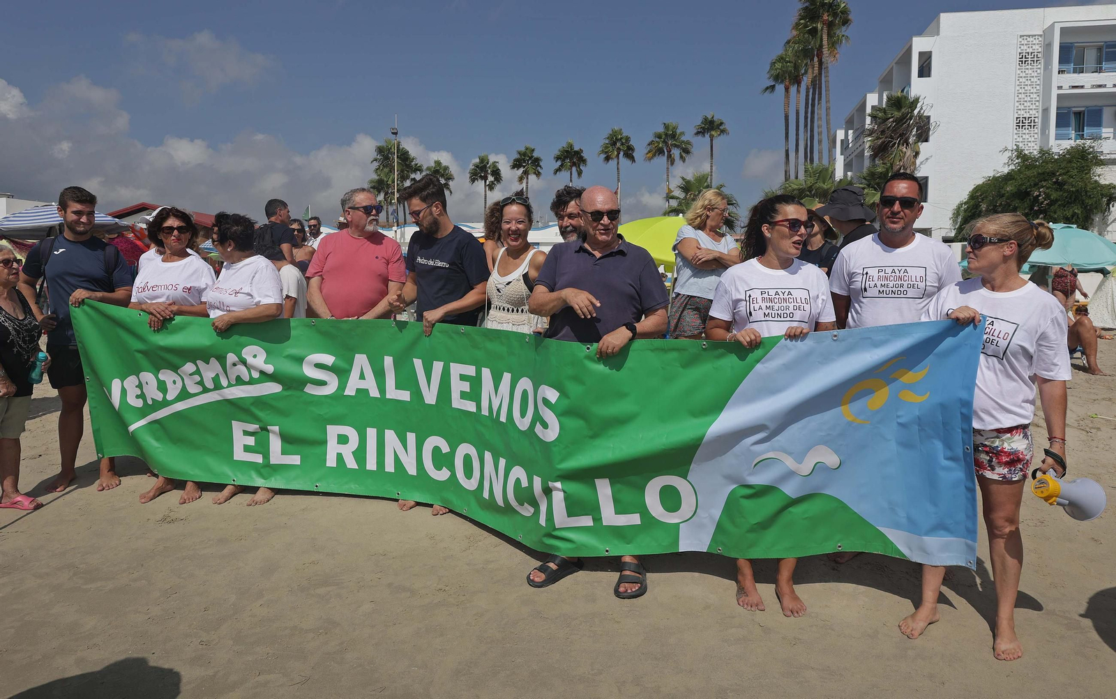 Fotos de la manifestación de la plataforma Salvemos El Rinconcillo y el grupo ecologista Verdemar en Algeciras