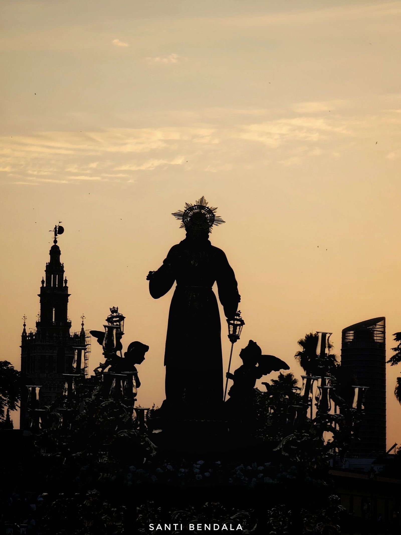 El Sagrado Corazón y las dos torres más altas de Sevilla
